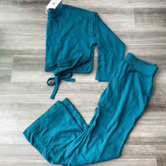 Fabletics Other - Fabletics Blue Flare Pants Sweatshirt Set Outfit L